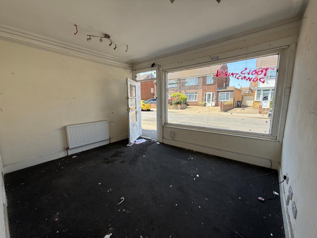 Lot: 73 - MIXED USE PROPERTY - Shop floor